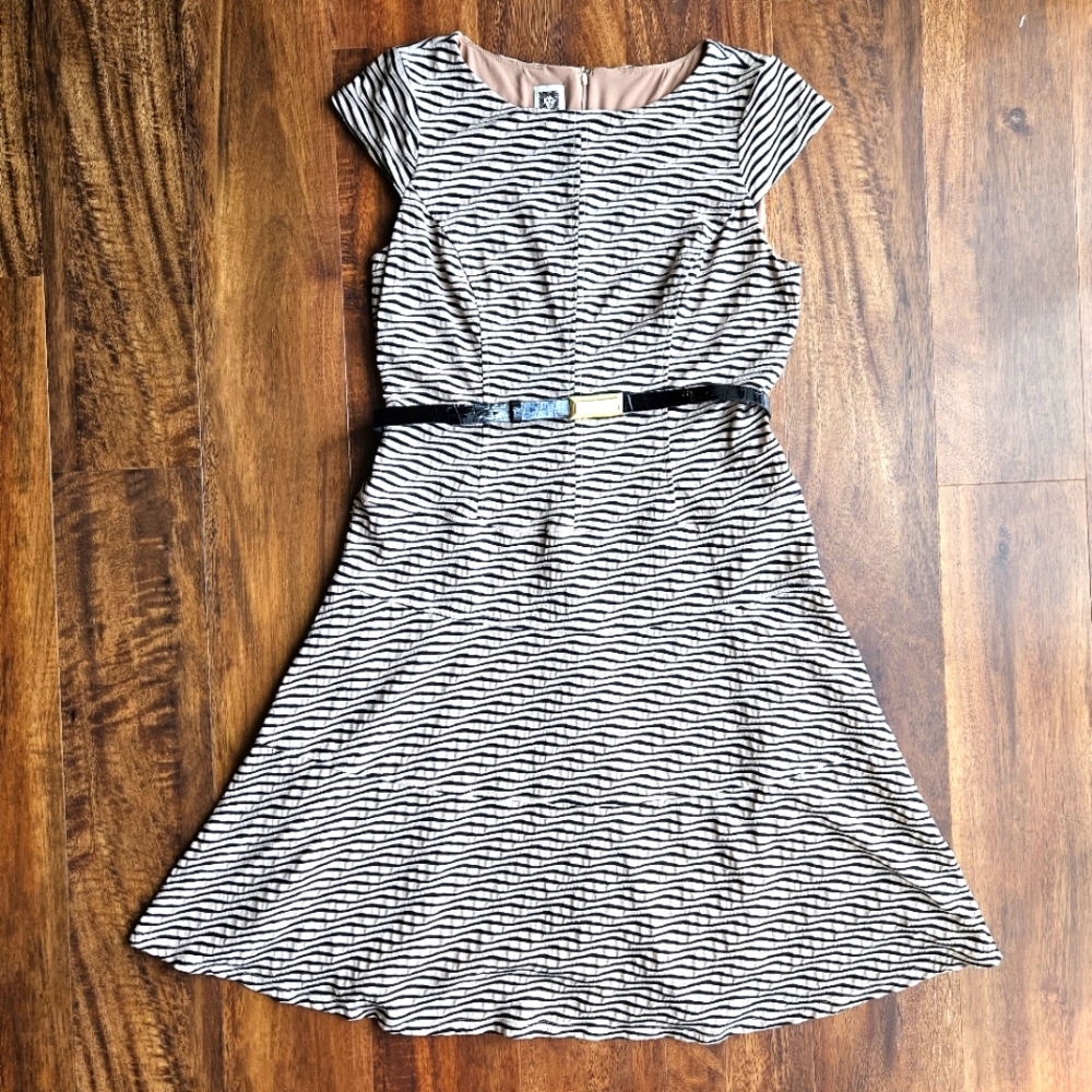 Ann Klein black and tan cap sleeve dress with belt